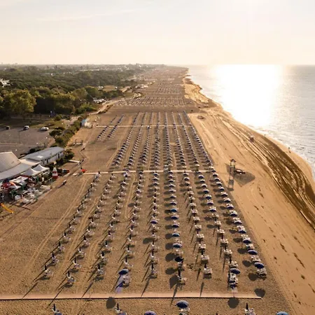 Apartment Homely With Swimming Pool In A Village Bibione