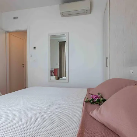 Homely With Swimming Pool In A Village Bibione