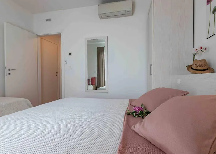 Homely With Swimming Pool In A Village Bibione